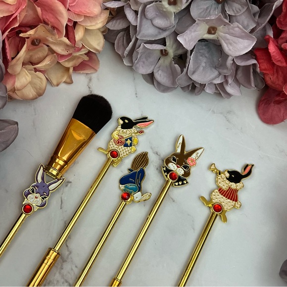 Alice in Wonderland Gold 5 Piece Makeup Brush Set - Picture 5 of 16